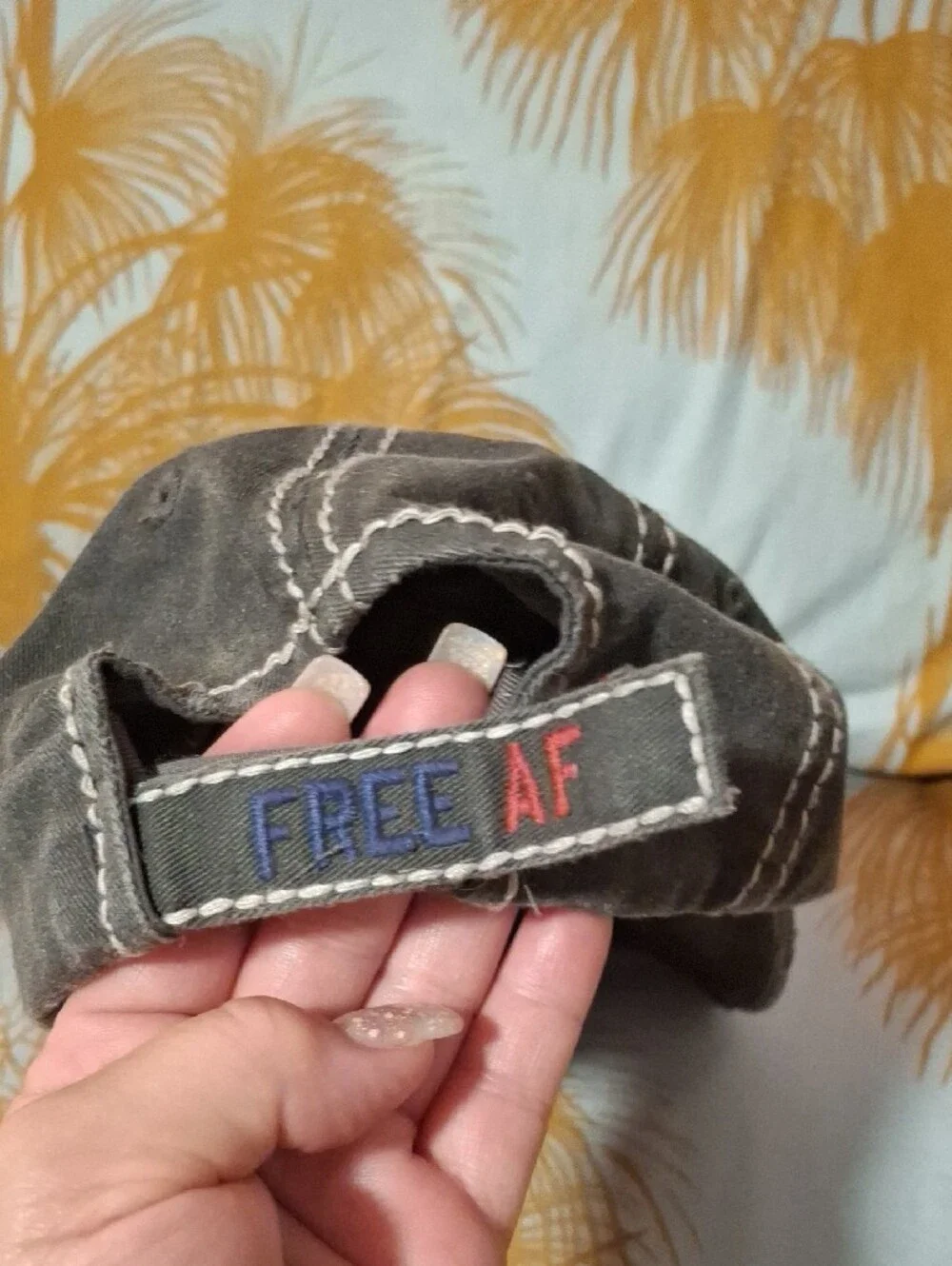 Distressed Gray 'FREE AF' Embroidered Baseball Cap - Gray